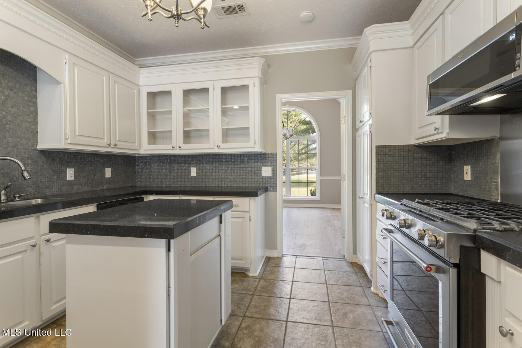 104 Rocking Chair Road Canton, MS 39046 - Photo 8 of 38 104 Rocking Chair-10