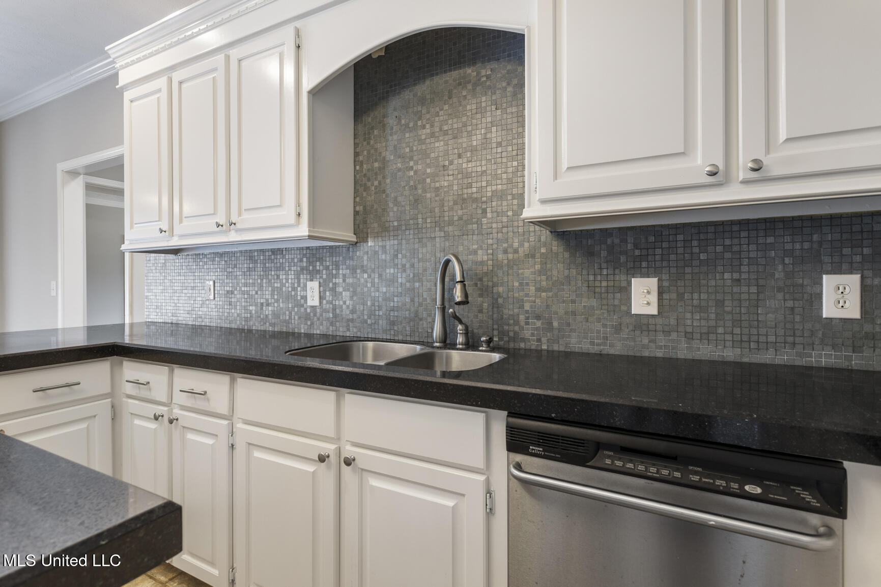 104 Rocking Chair Road Canton, MS 39046 - Photo 9 of 38 104 Rocking Chair-11