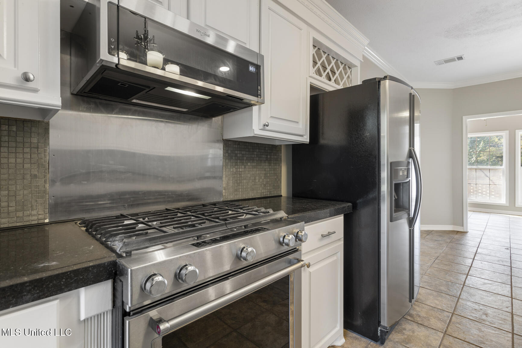 104 Rocking Chair Road Canton, MS 39046 - Photo 10 of 38 104 Rocking Chair-12