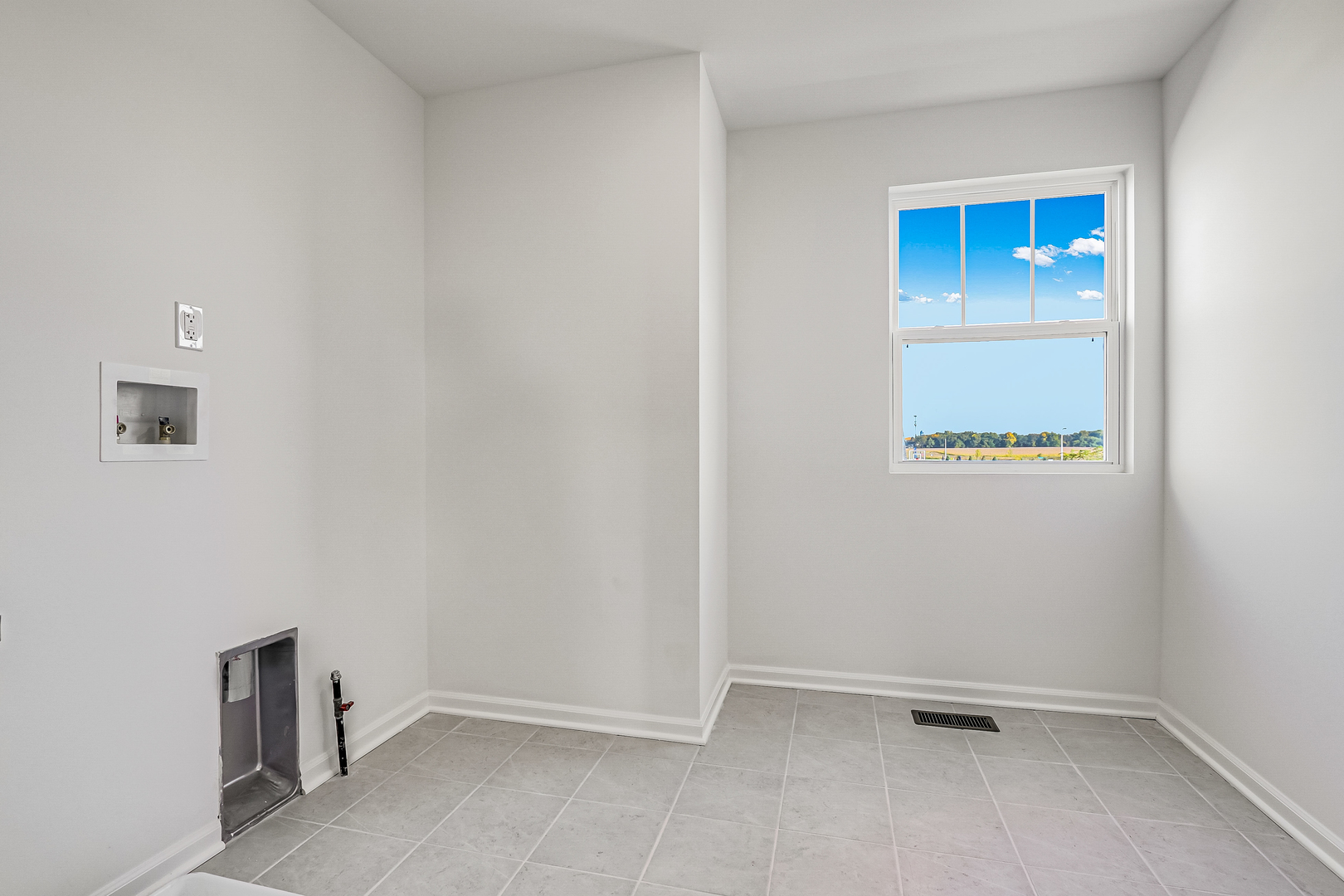 512 Endicott Road South Elgin, IL 60177 - Photo 29 of 30 a view of an empty room