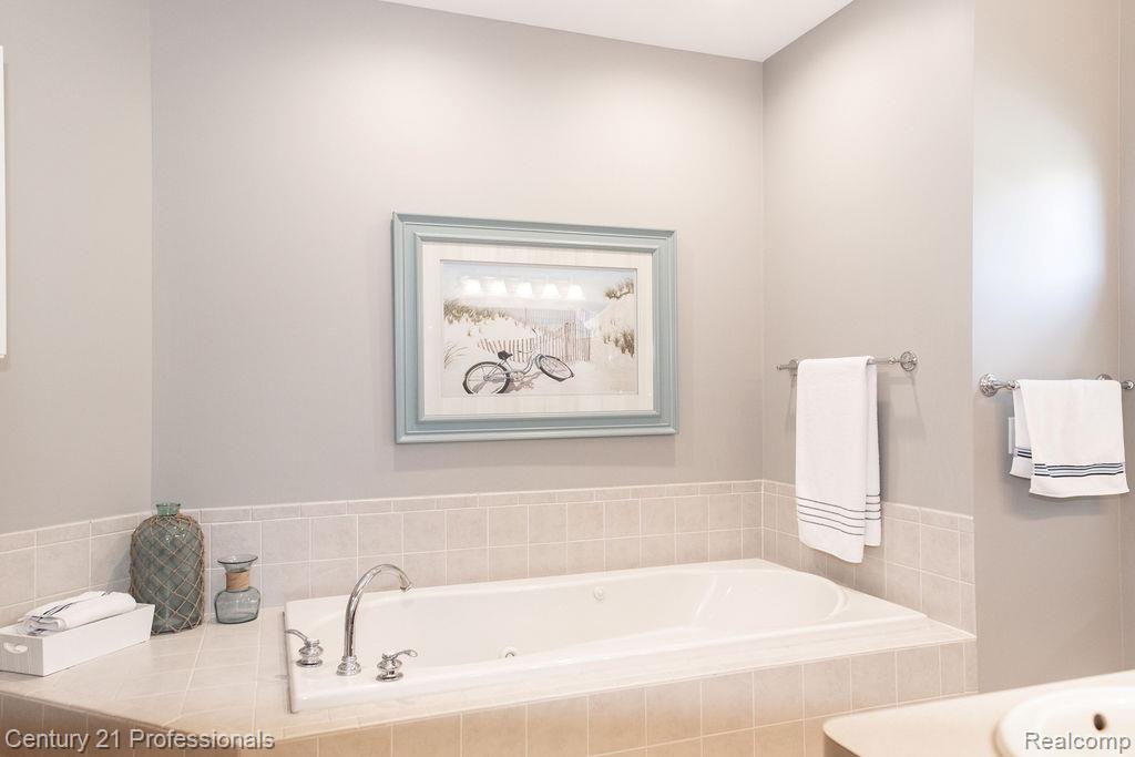 767 East Bluff Court Rochester Hills, MI 48306 - Photo 30 of 52