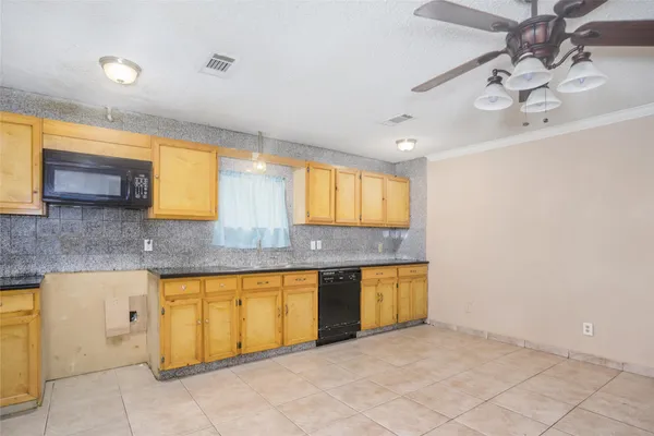 $1,800 | 16900 Wellborne Road, Pearland, TX 77584