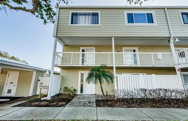 $2,400 | 433 Paula Drive South, Unit 17, Dunedin, FL 34698