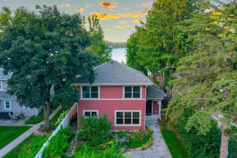 $1,798,000 | W352N6080 Bauers Lane, Oconomowoc, WI 53066