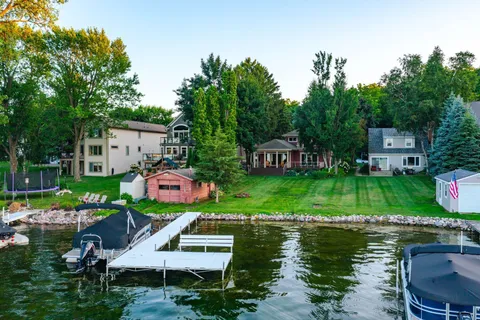 $1,798,000 | W352N6080 Bauers Lane, Oconomowoc, WI 53066