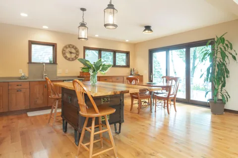 $1,798,000 | W352N6080 Bauers Lane, Oconomowoc, WI 53066