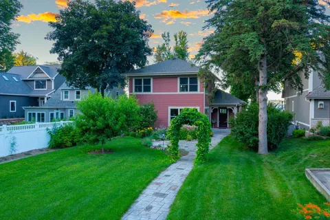 $1,798,000 | W352N6080 Bauers Lane, Oconomowoc, WI 53066