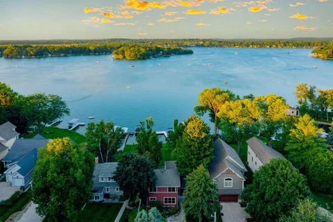 $1,798,000 | W352N6080 Bauers Lane, Oconomowoc, WI 53066