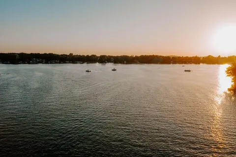 $1,798,000 | W352N6080 Bauers Lane, Oconomowoc, WI 53066