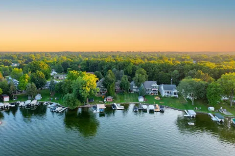 $1,798,000 | W352N6080 Bauers Lane, Oconomowoc, WI 53066