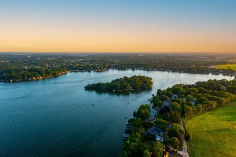 $1,798,000 | W352N6080 Bauers Lane, Oconomowoc, WI 53066