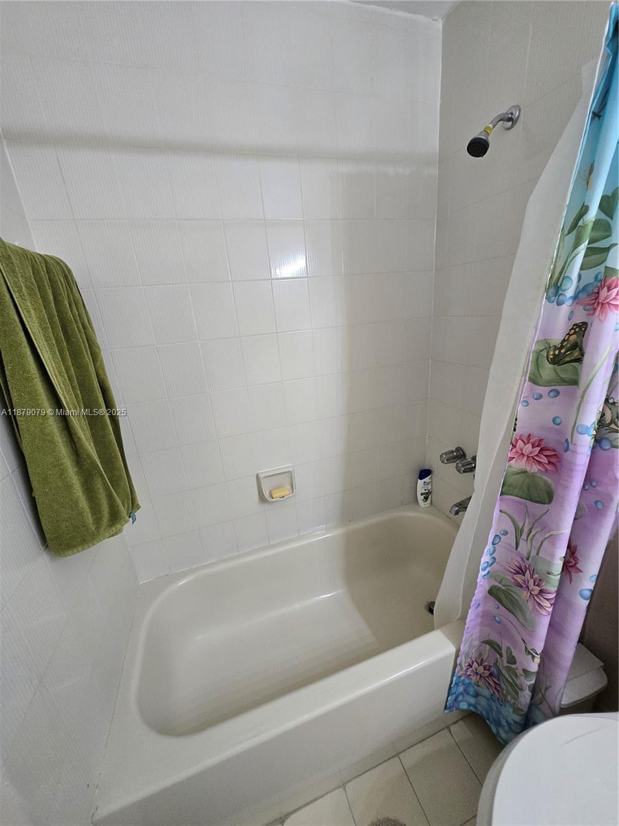 12095 Southwest 18th Terrace, Unit 267 Miami, FL 33175 - Photo 27 of 45 a bathroom with a bathtub