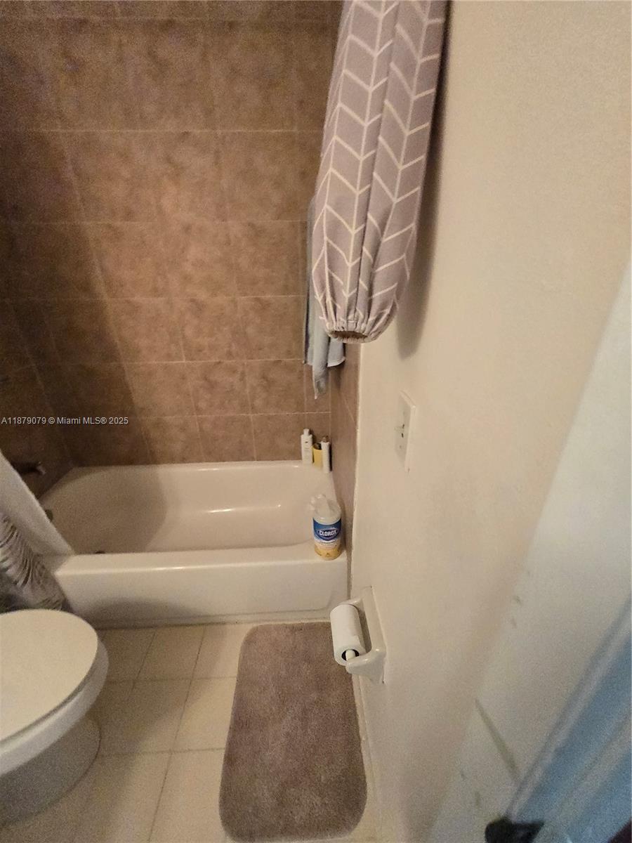 12095 Southwest 18th Terrace, Unit 267 Miami, FL 33175 - Photo 34 of 45 a bathroom with a toilet and a bathtub