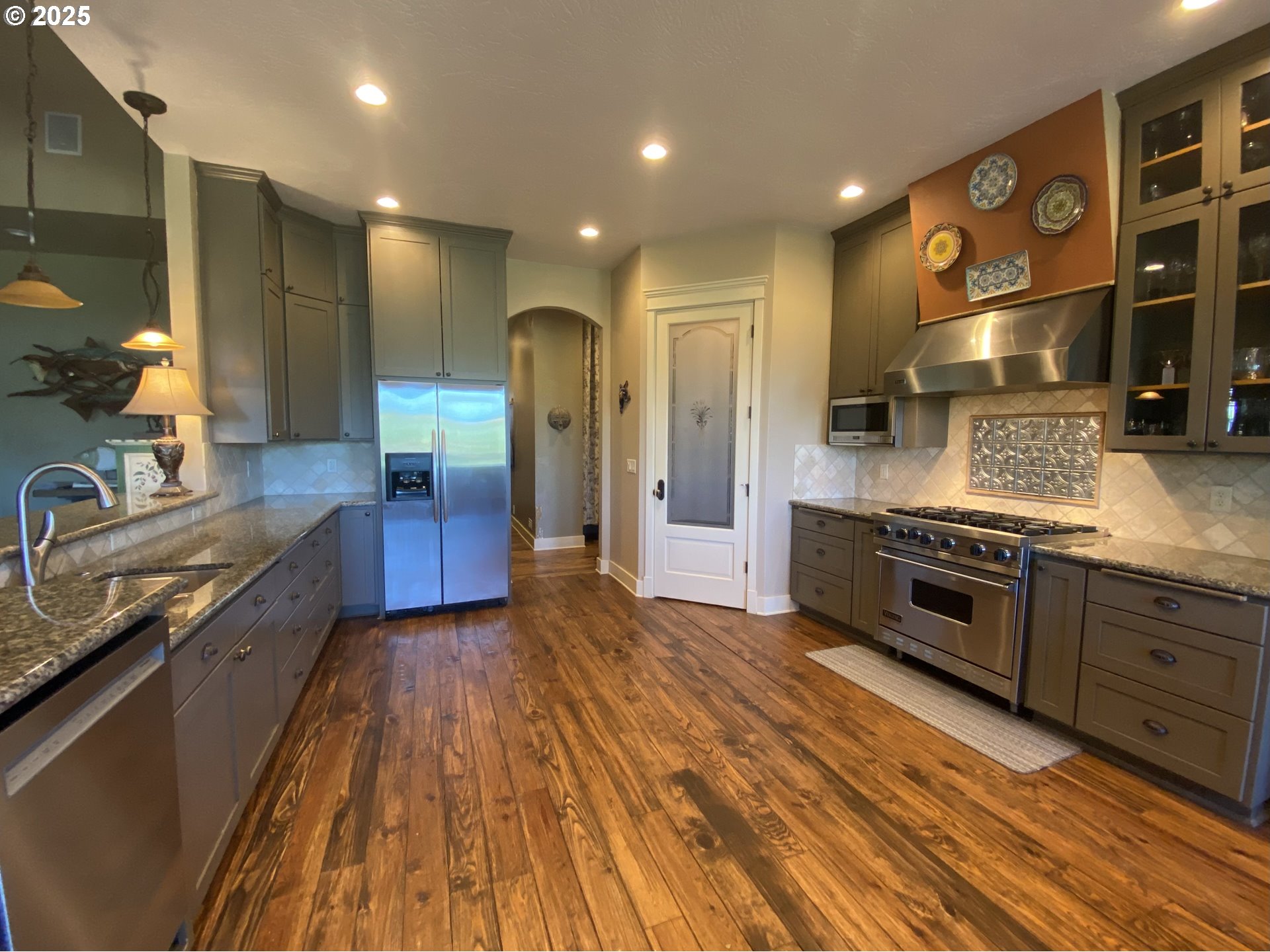 625 St Andrews Loop Creswell, OR 97426 - Photo 11 of 31 a large kitchen with stainless steel appliances granite countertop a large stove a sink dishwasher and a refrigerator with wooden floor