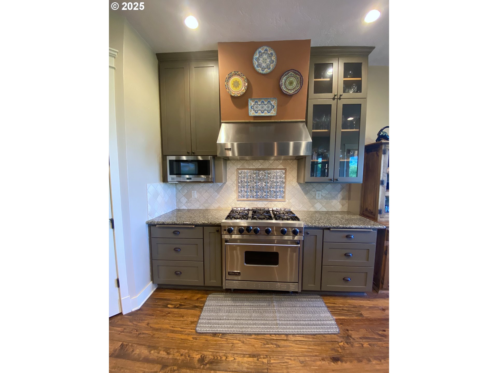 625 St Andrews Loop Creswell, OR 97426 - Photo 12 of 31 a kitchen with stainless steel appliances granite countertop a stove and a microwave