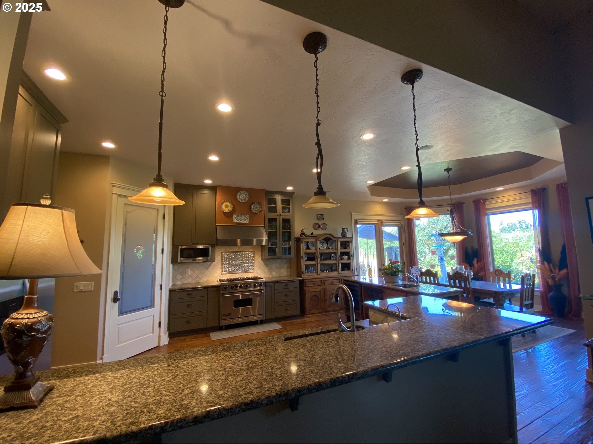 625 St Andrews Loop Creswell, OR 97426 - Photo 16 of 31 a kitchen with lots of counter space and a sink