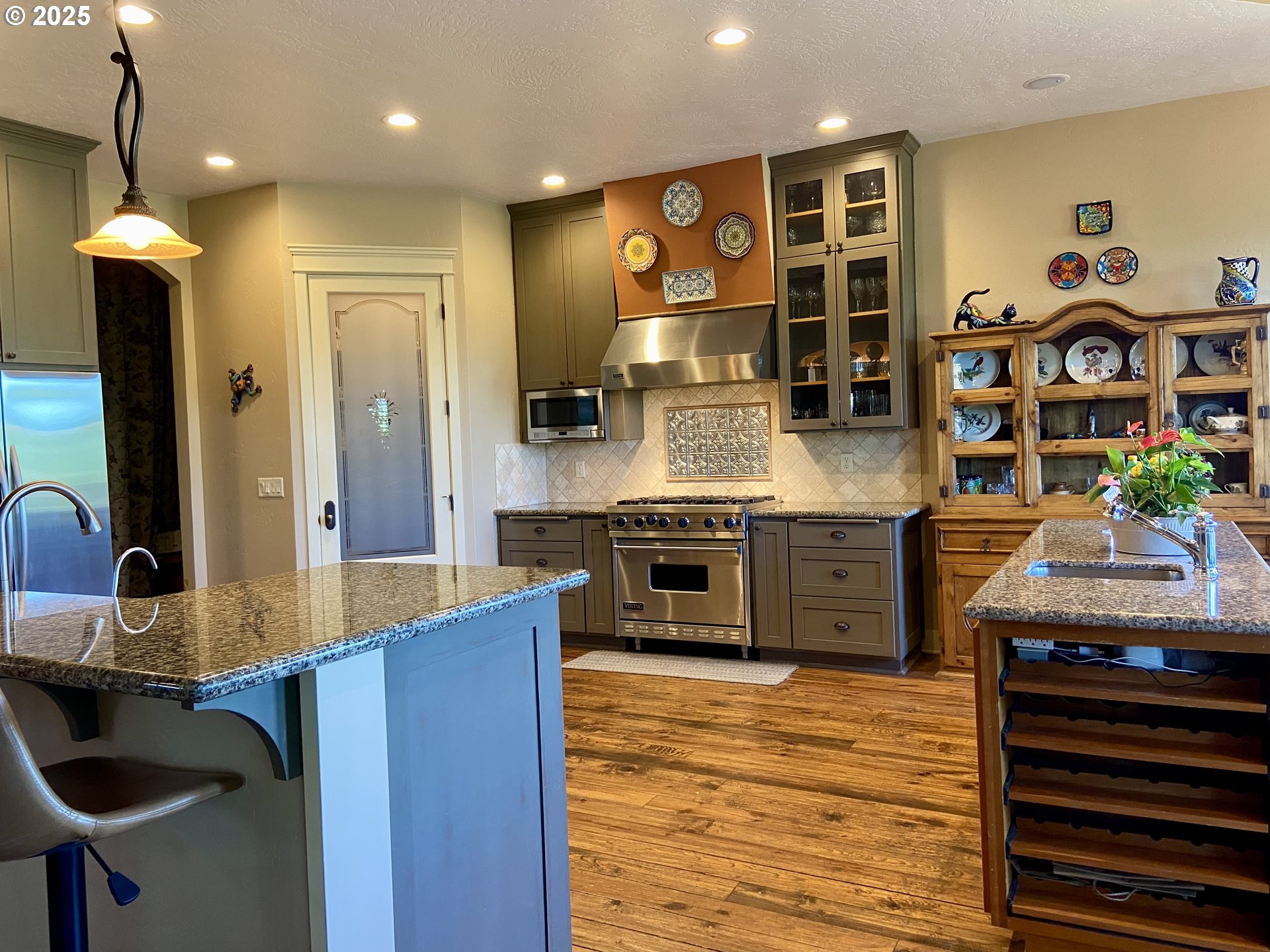 625 St Andrews Loop Creswell, OR 97426 - Photo 17 of 31 a kitchen with stainless steel appliances granite countertop a stove and a sink