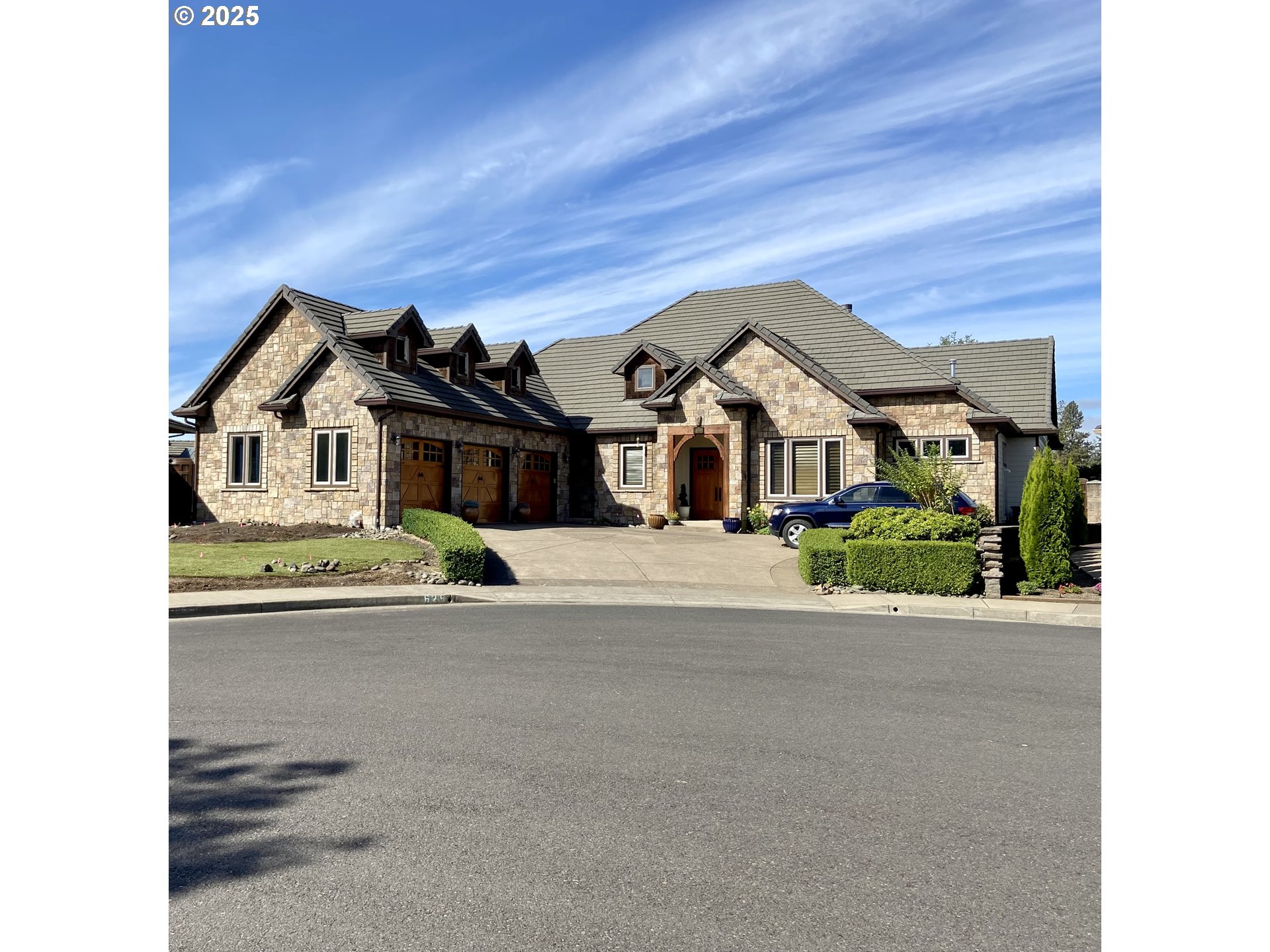 625 St Andrews Loop Creswell, OR 97426 - Photo 2 of 31 a view of a house with a street