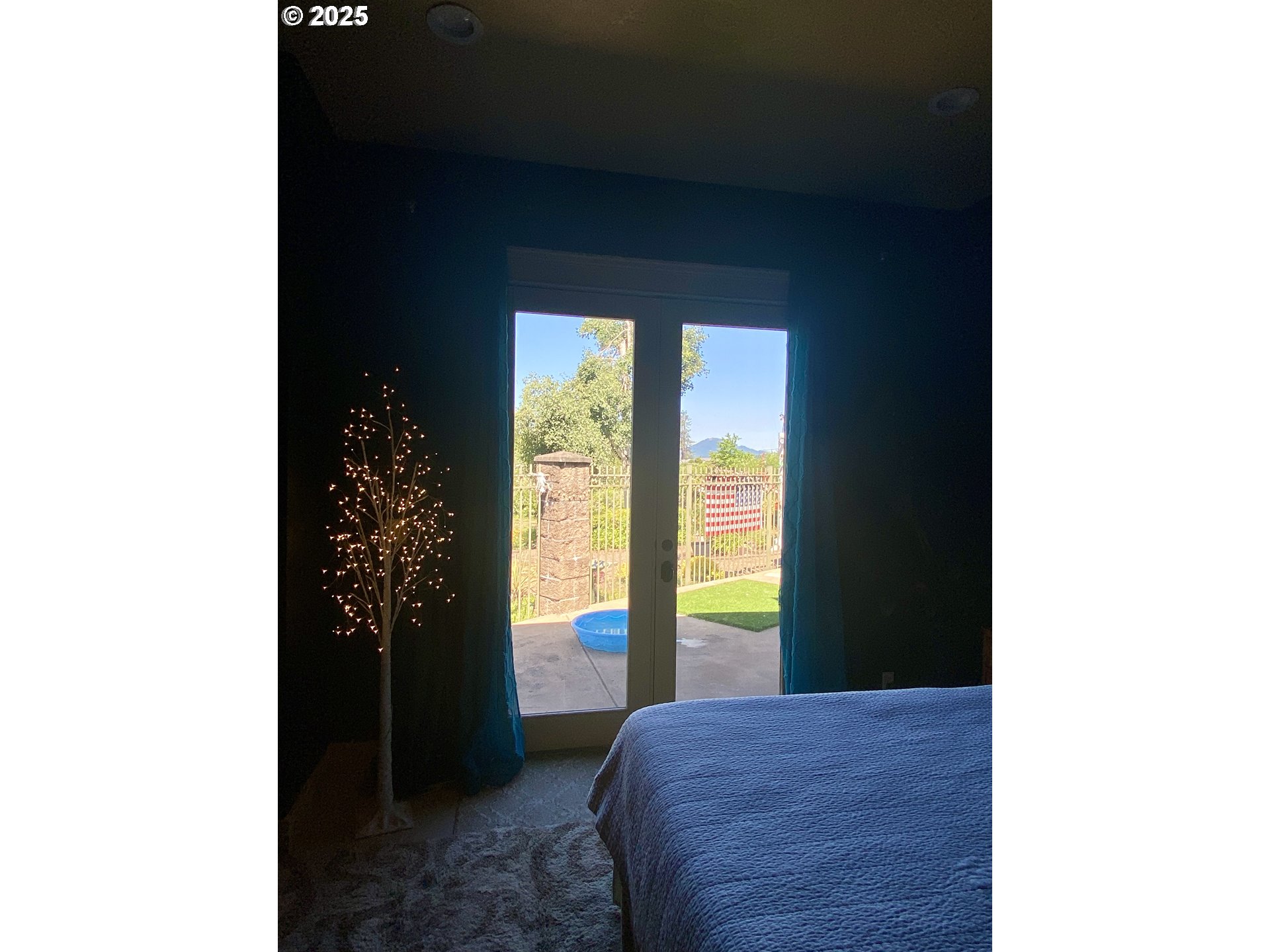 625 St Andrews Loop Creswell, OR 97426 - Photo 31 of 31 a bedroom with a bed and a window