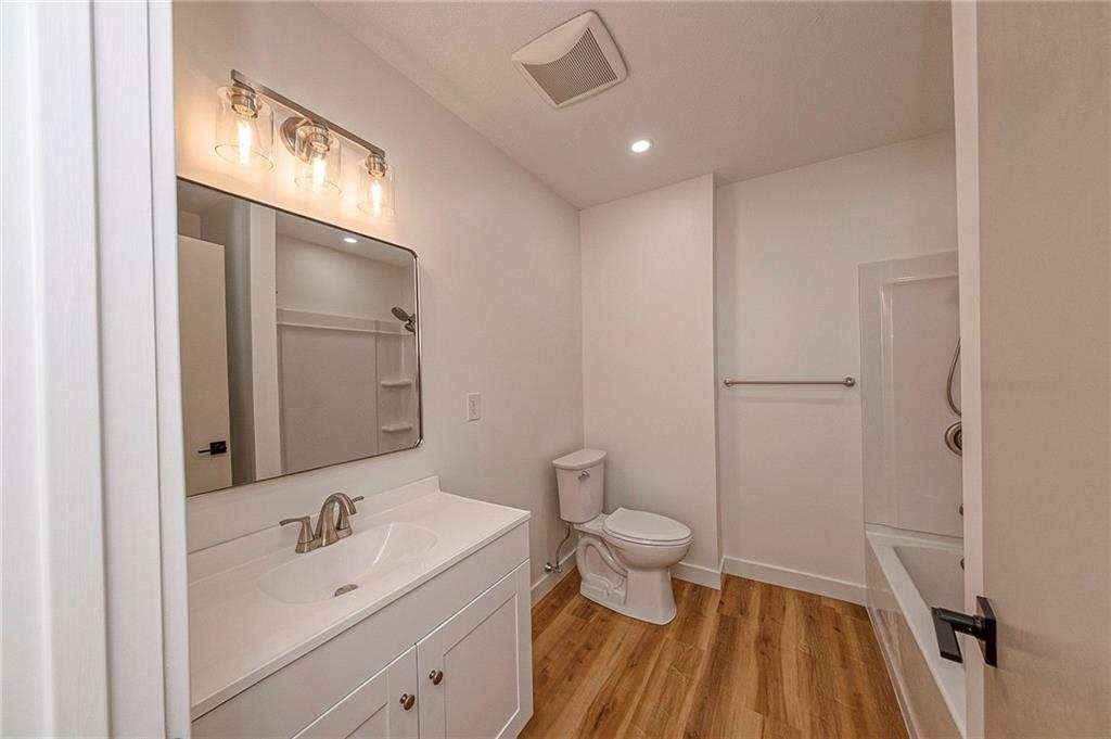 800 Jackson Avenue Monaca, PA 15061 - Photo 8 of 21 Main bath
