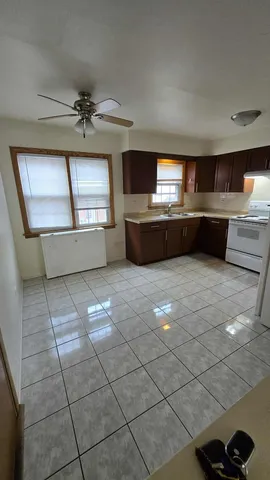 $1,500 | 9458 Glenlake Avenue, Rosemont, IL 60018