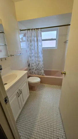 $1,500 | 9458 Glenlake Avenue, Rosemont, IL 60018