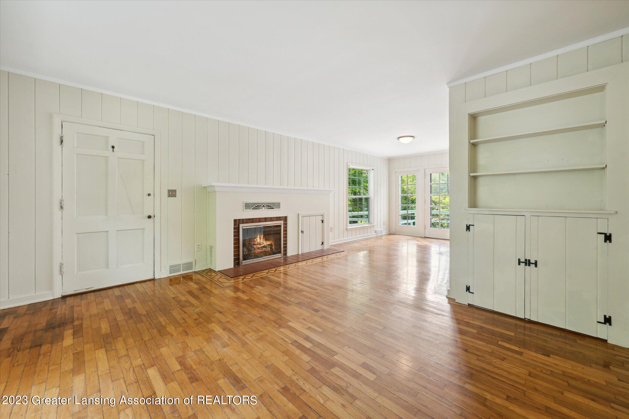 4723 Woodcraft Road Okemos, MI 48864 - Photo 5 of 33 Built-ins