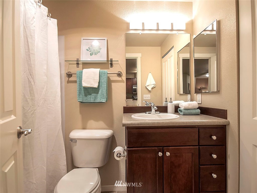 566 Prospect Street, Unit 209 Seattle, WA 98109 - Photo 12 of 19