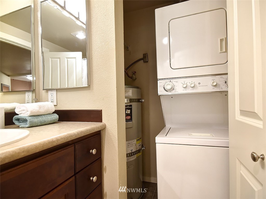 566 Prospect Street, Unit 209 Seattle, WA 98109 - Photo 13 of 19