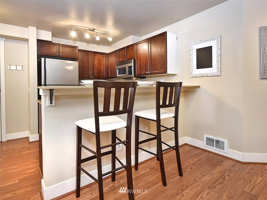 566 Prospect Street, Unit 209 Seattle, WA 98109 - Photo 7 of 19