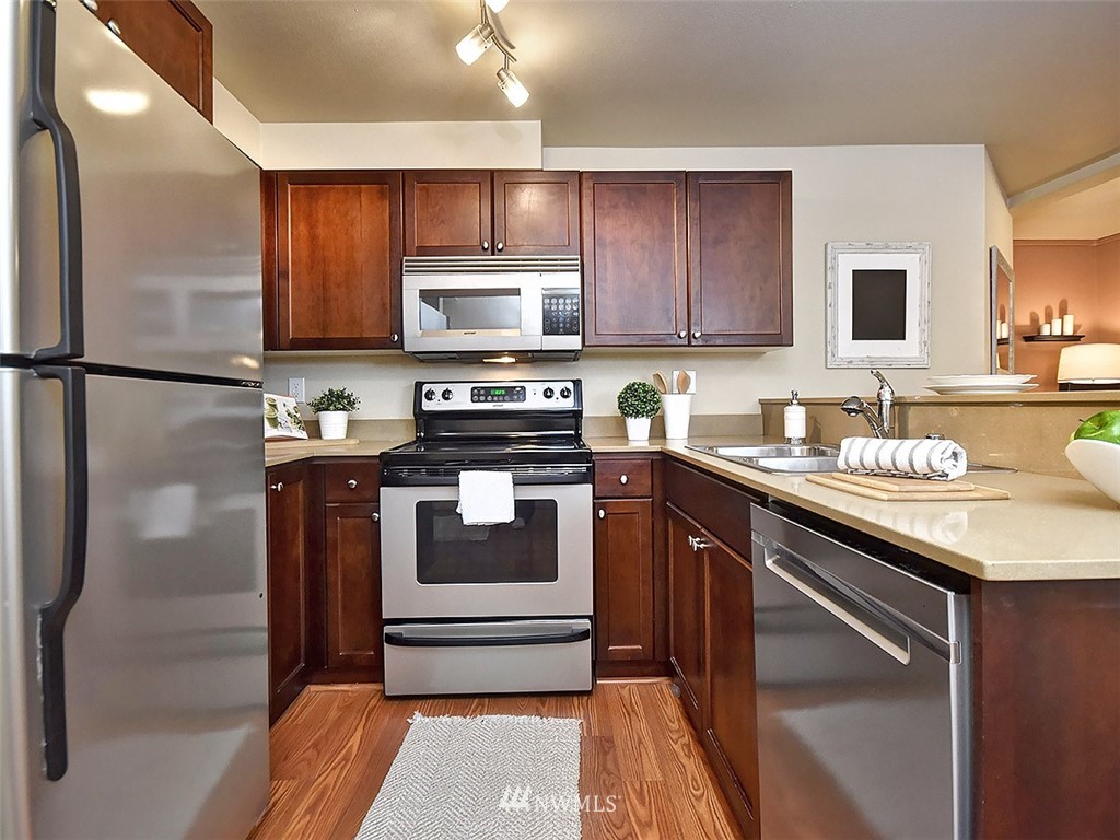 566 Prospect Street, Unit 209 Seattle, WA 98109 - Photo 8 of 19