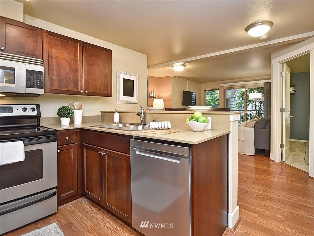 566 Prospect Street, Unit 209 Seattle, WA 98109 - Photo 9 of 19