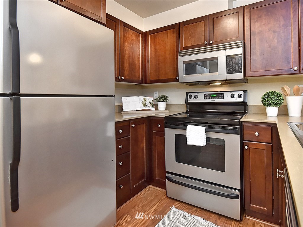 566 Prospect Street, Unit 209 Seattle, WA 98109 - Photo 10 of 19