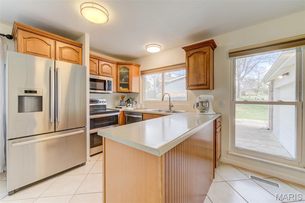 323 Chipley Circle Ballwin, MO 63011 - Photo 14 of 52