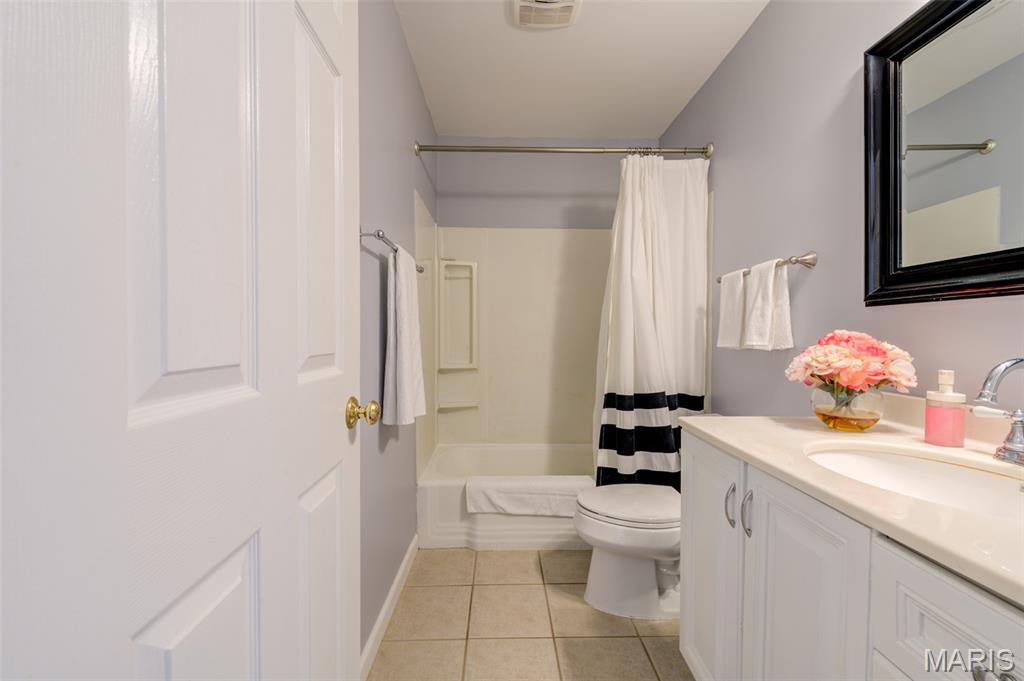 323 Chipley Circle Ballwin, MO 63011 - Photo 22 of 52