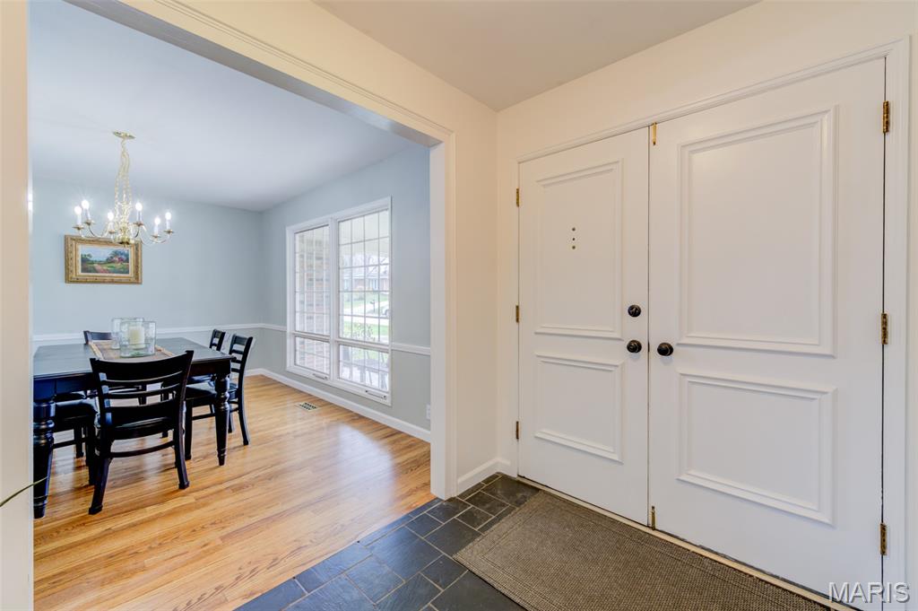 323 Chipley Circle Ballwin, MO 63011 - Photo 5 of 52