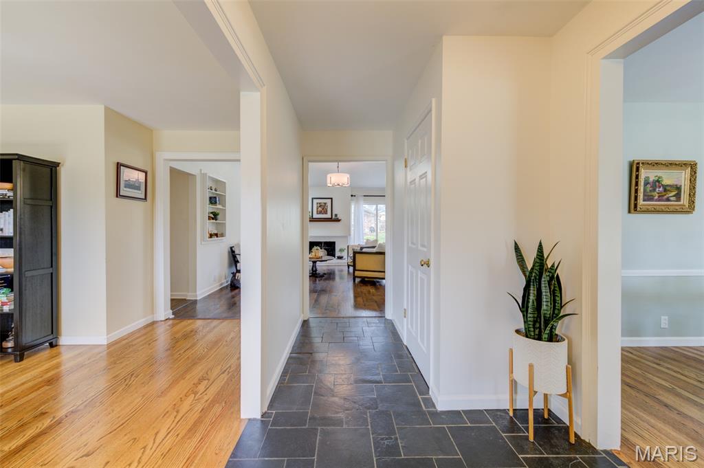 323 Chipley Circle Ballwin, MO 63011 - Photo 6 of 52