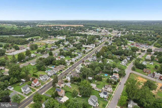 a picture of a bench in front of a wall