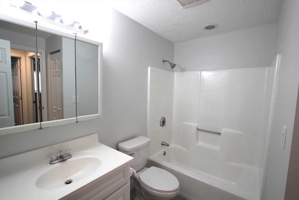 2008 Franklin Crossing Road, Unit 2008 Franklin, MA 02038 - Photo 11 of 35