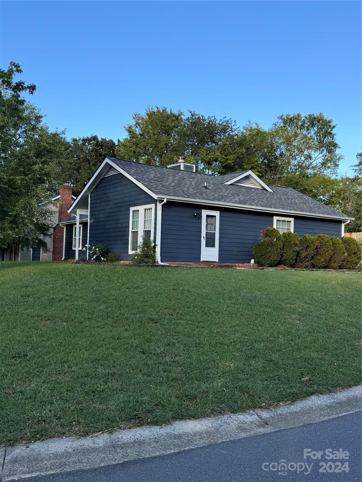 11625 Park Road Charlotte, NC 28226 - Photo 28 of 28 a front view of a house with a garden