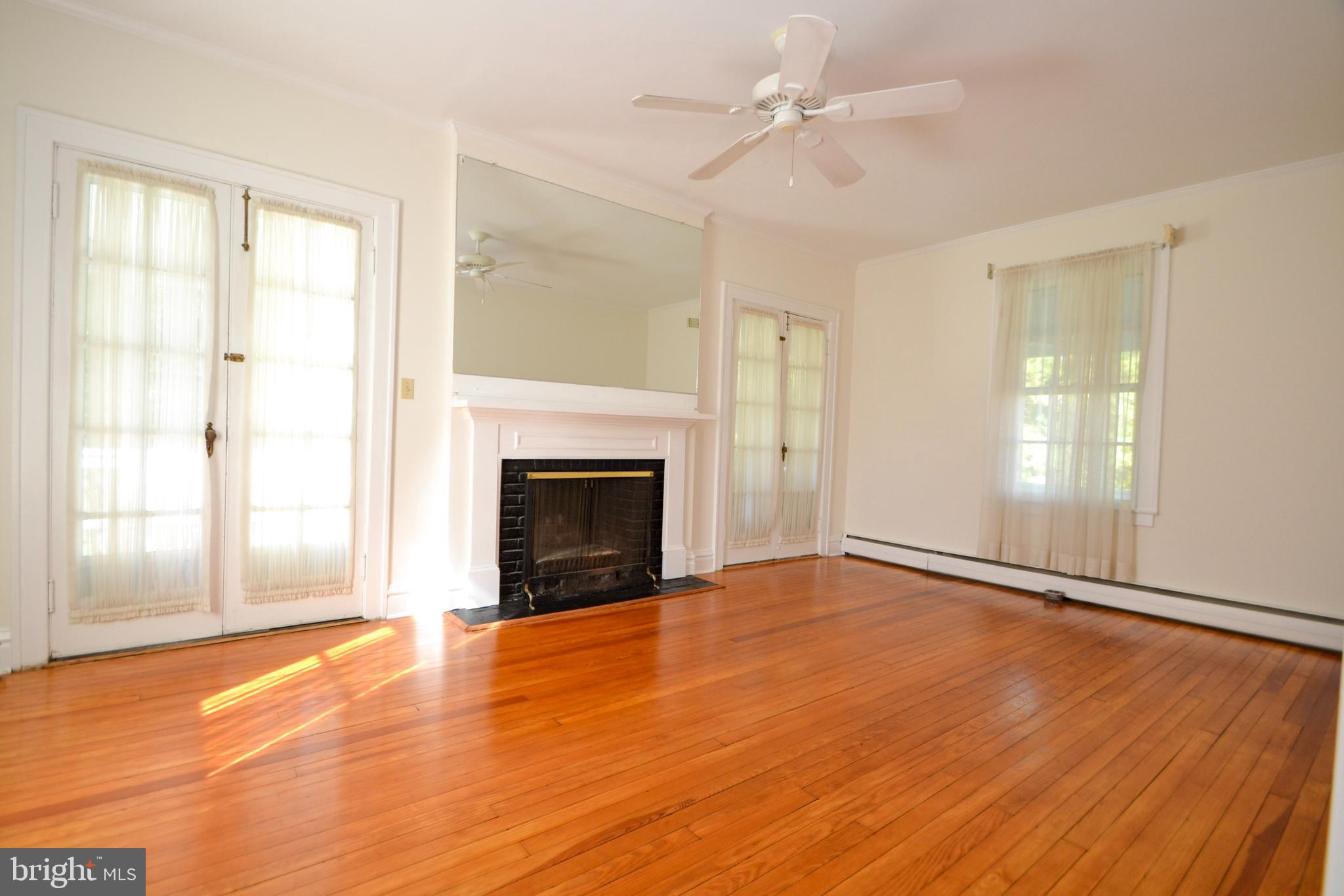 20 Cockeys Mill Road Reisterstown, MD 21136 - Photo 11 of 36 Living room
