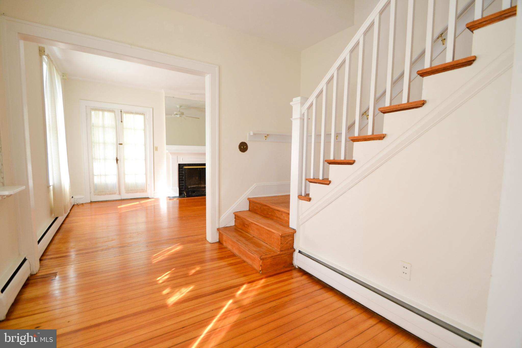 20 Cockeys Mill Road Reisterstown, MD 21136 - Photo 3 of 36 Foyer