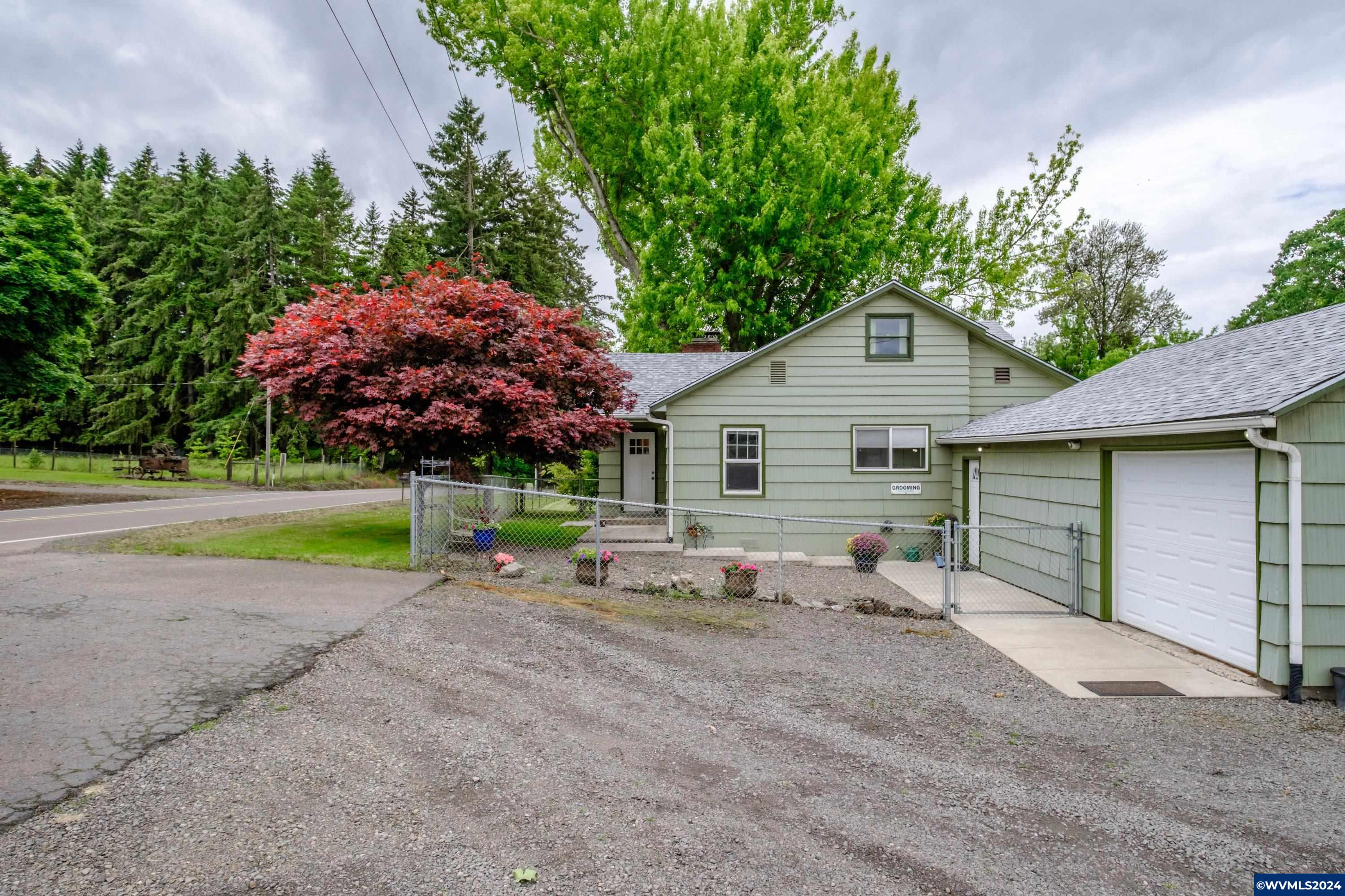 6913 Sunnyview Road Northeast Salem, OR 97305 - Photo 6 of 41 Gallery Image 6