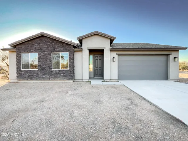 $2,795 | 231 East Santa Cruz Drive, Phoenix, AZ 85085