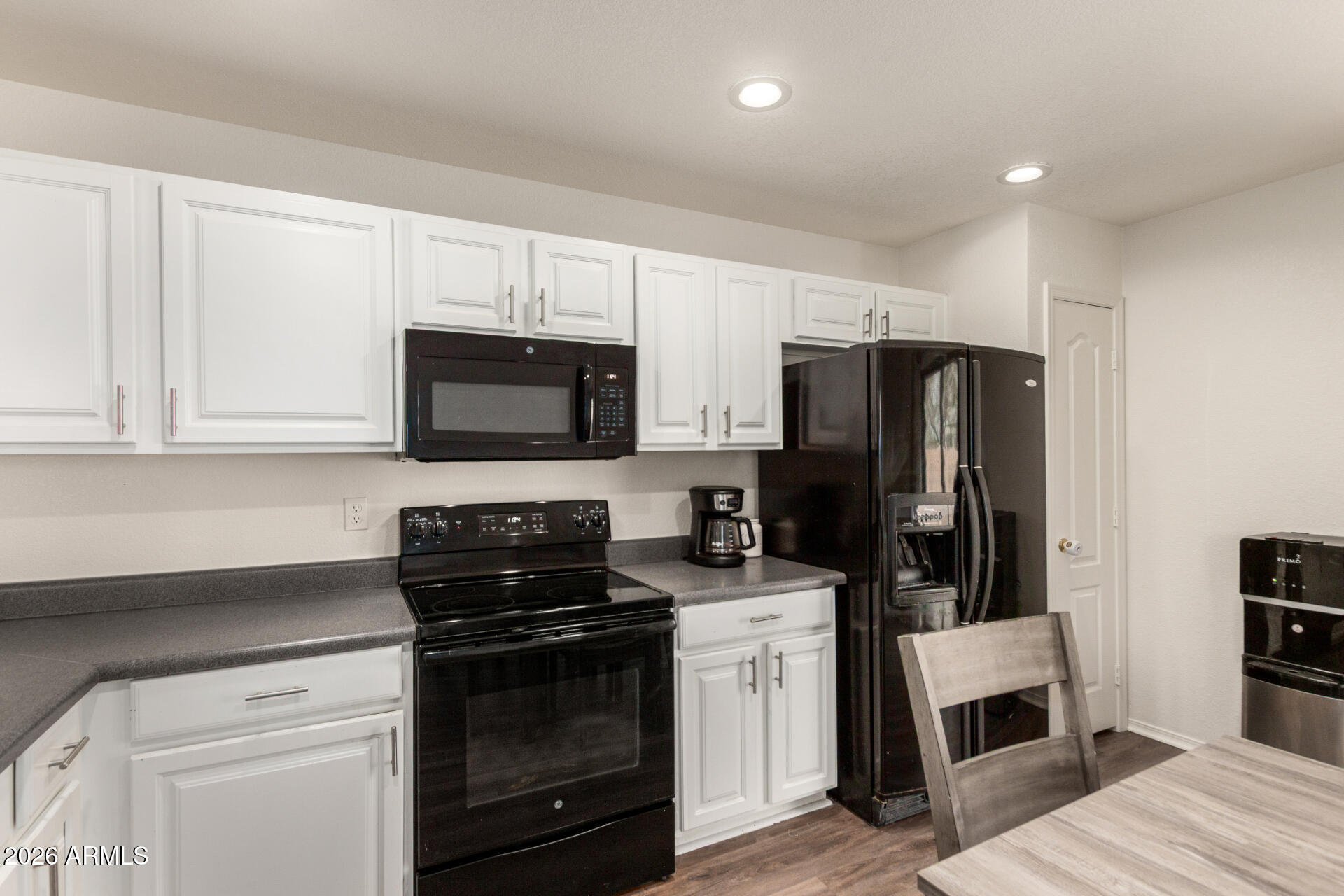 8806 South 9th Street Phoenix, AZ 85042 - Photo 9 of 31 a kitchen with a sink stove and refrigerator