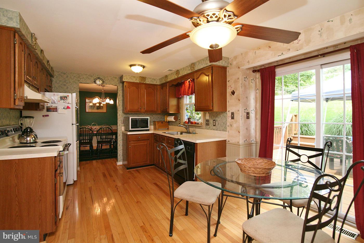 306 Spring Gate Court Mount Airy, MD 21771 - Photo 7 of 21 Kitchen