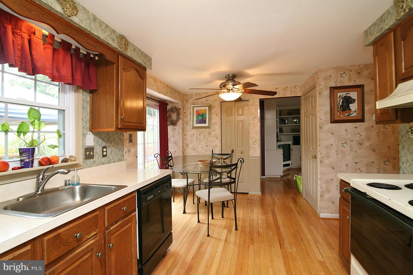 306 Spring Gate Court Mount Airy, MD 21771 - Photo 8 of 21 Kitchen