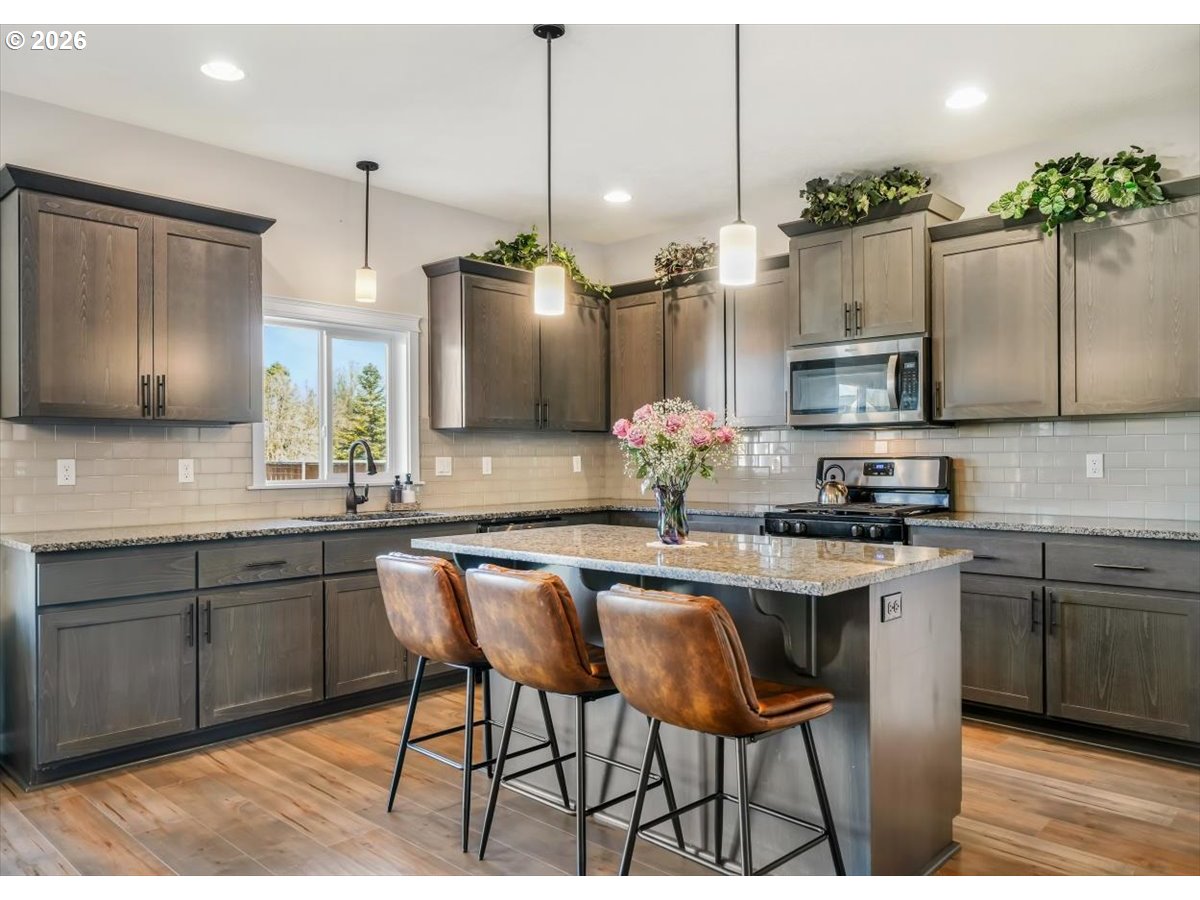 2105 Northeast Summit Drive Albany, OR 97321 - Photo 11 of 48