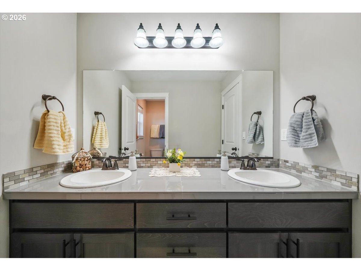 2105 Northeast Summit Drive Albany, OR 97321 - Photo 32 of 48