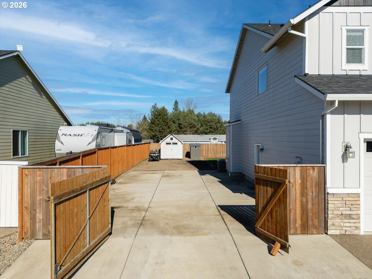 2105 Northeast Summit Drive Albany, OR 97321 - Photo 4 of 48